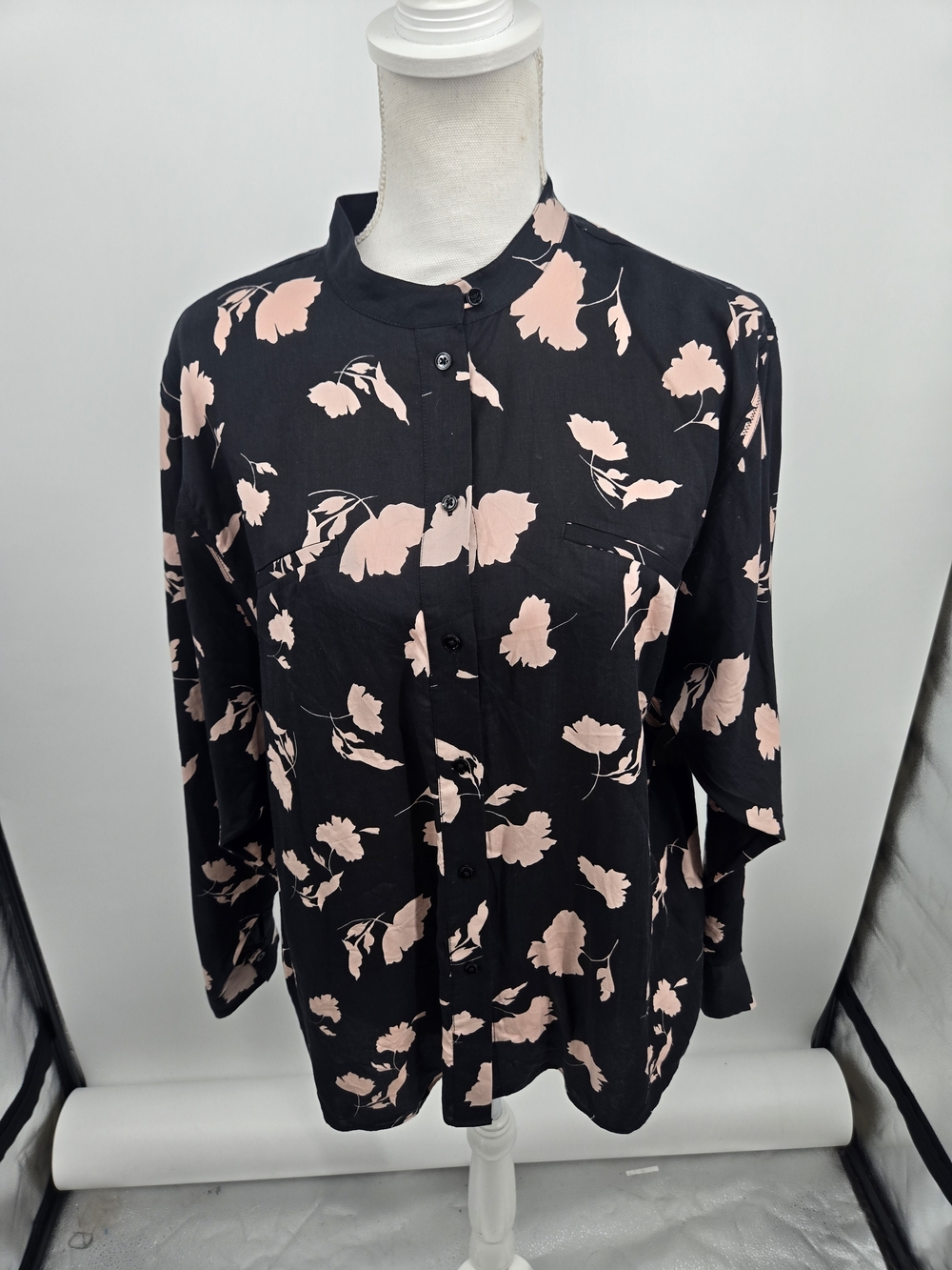 Joie Black Button-Down Shirt with Peach Abstract Floral Print Medium (8816)